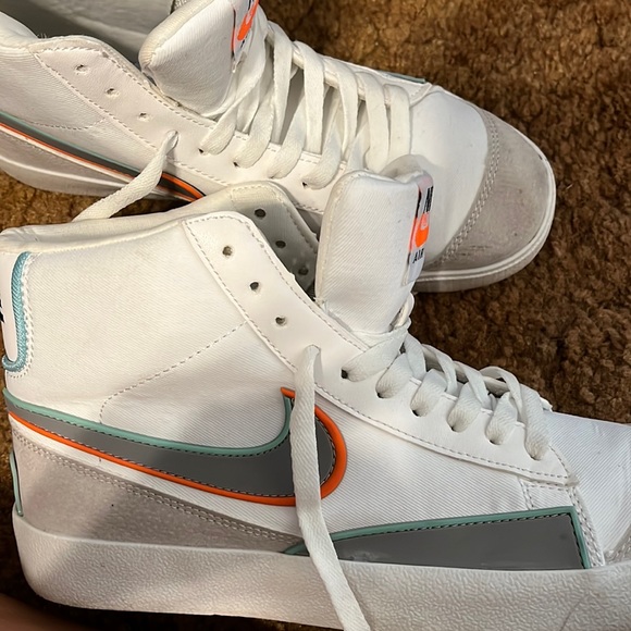 Nike Blazer Sneakers - Picture 1 of 4